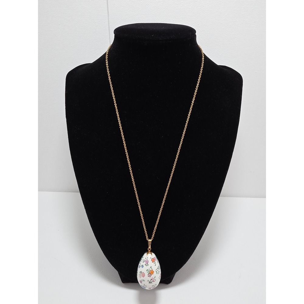 Vintage Franklin Mint Porcelain Floral Egg Pendant Necklace Gold Tone Chain
